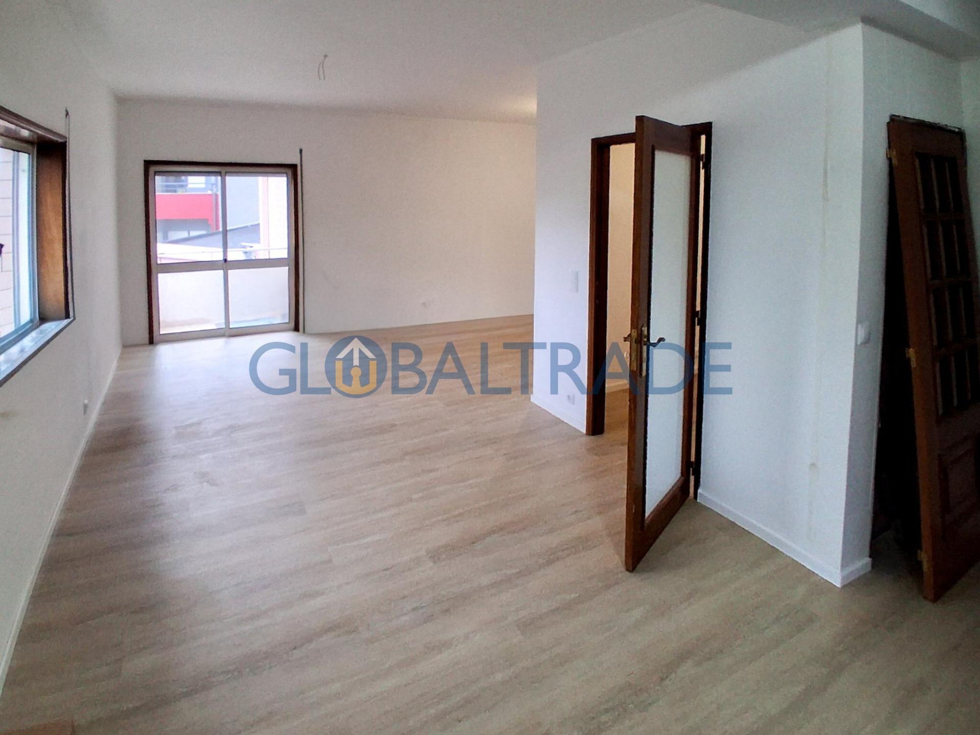 Apartamento T2 Renovado em Baguim do Monte