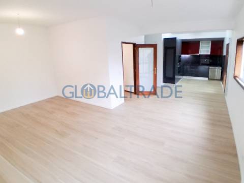 Apartamento T2 Renovado em Baguim do Monte