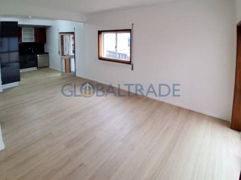 Apartamento T2 Renovado em Baguim do Monte