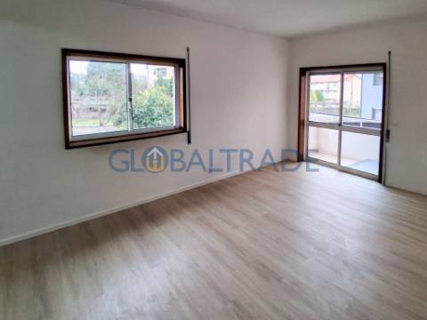 Apartamento T2 Renovado em Baguim do Monte