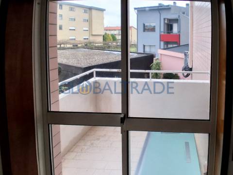 Apartamento T2 Renovado em Baguim do Monte