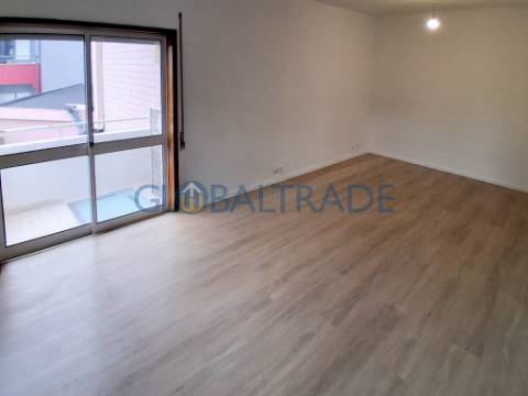 Apartamento T2 Renovado em Baguim do Monte