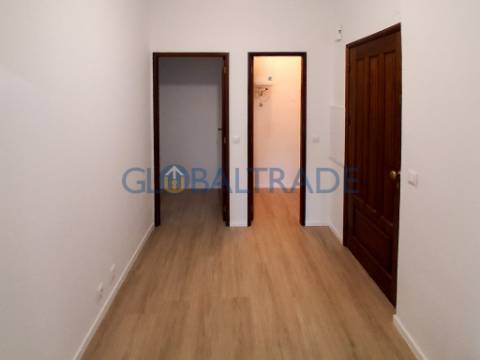 Apartamento T2 Renovado em Baguim do Monte