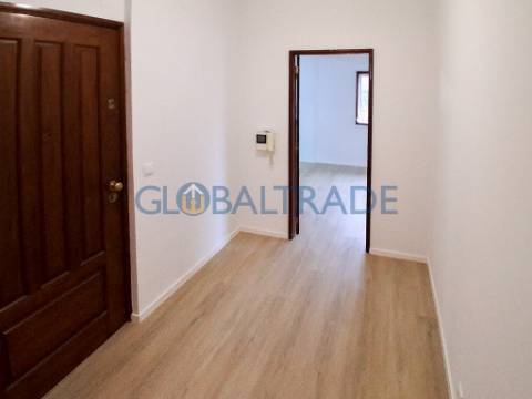 Apartamento T2 Renovado em Baguim do Monte