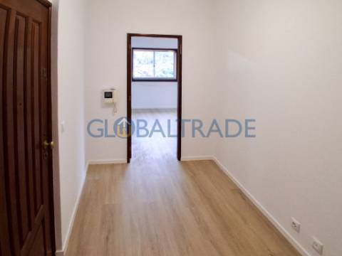 Apartamento T2 Renovado em Baguim do Monte