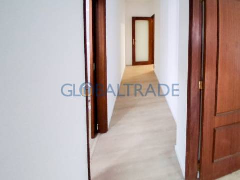 Apartamento T2 Renovado em Baguim do Monte