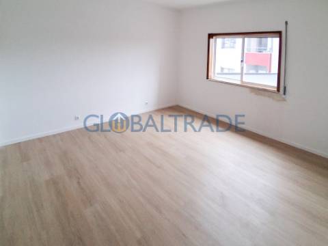 Apartamento T2 Renovado em Baguim do Monte