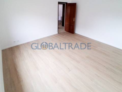 Apartamento T2 Renovado em Baguim do Monte