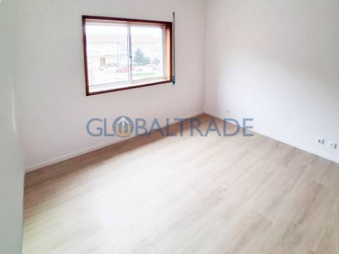 Apartamento T2 Renovado em Baguim do Monte