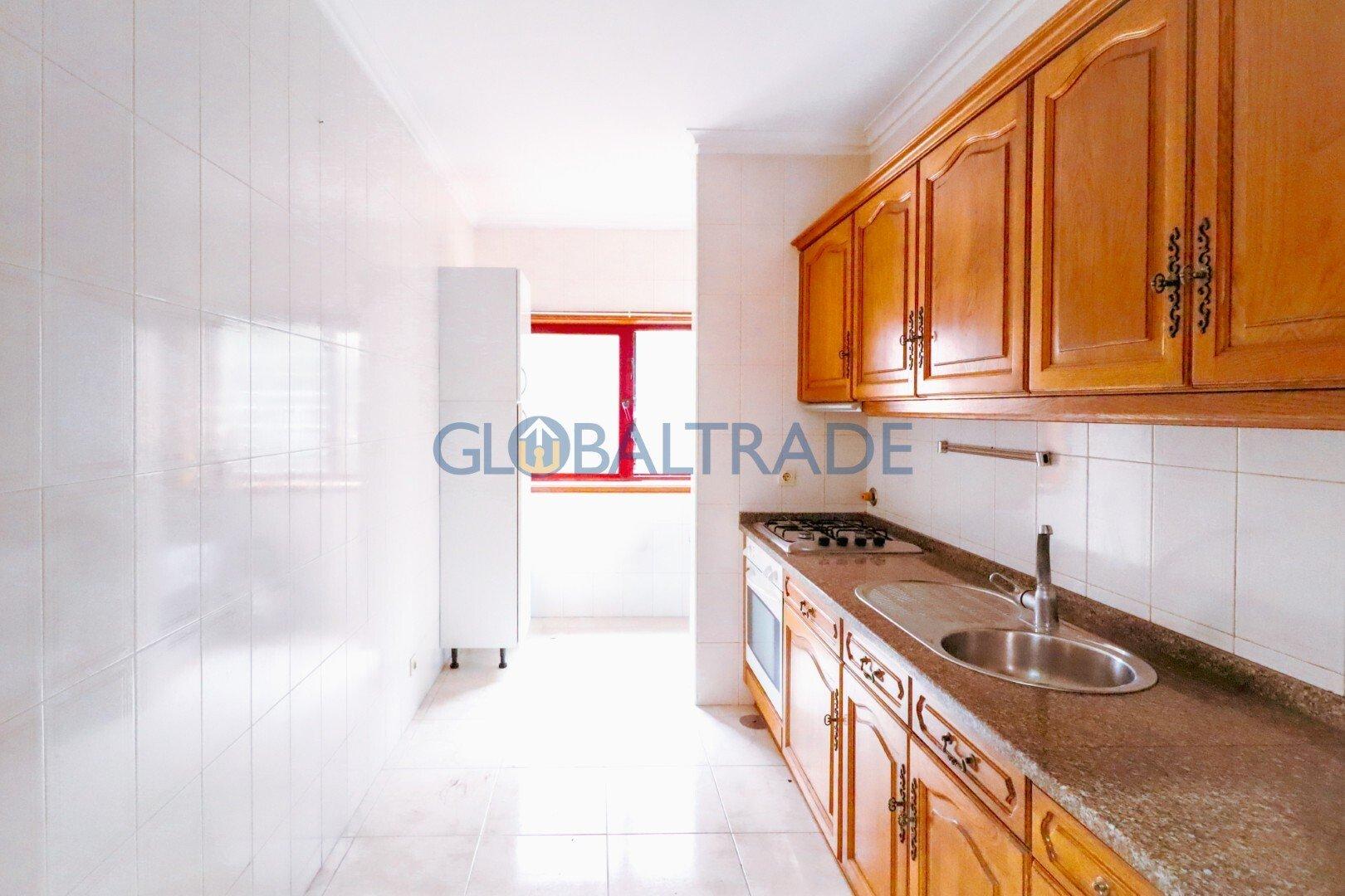 Apartamento T1 Renovado ao centro de Canelas