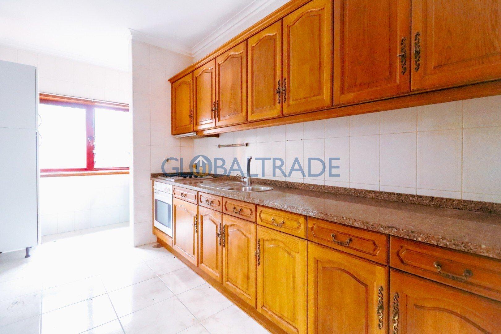 Apartamento T1 Renovado ao centro de Canelas