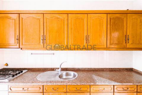 Apartamento T1 Renovado ao centro de Canelas