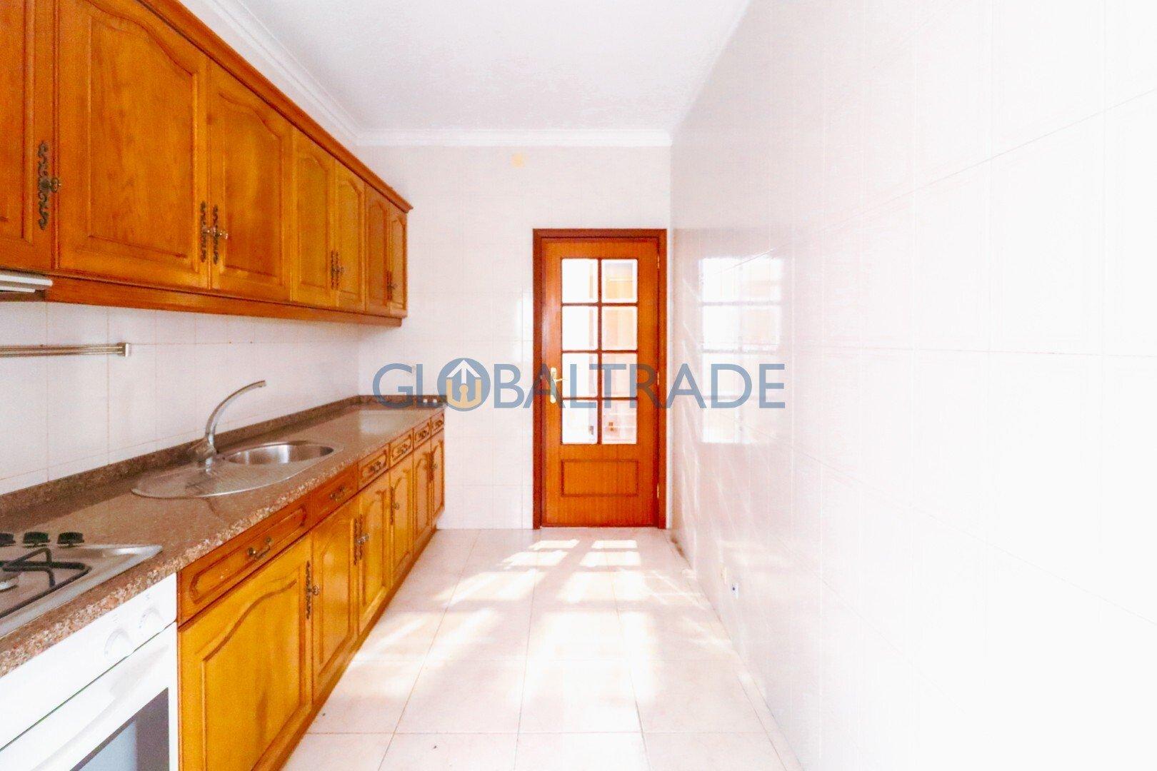 Apartamento T1 Renovado ao centro de Canelas