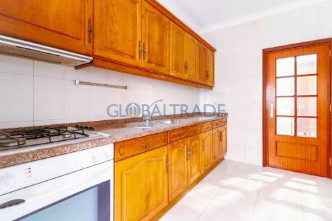 Apartamento T1 Renovado ao centro de Canelas