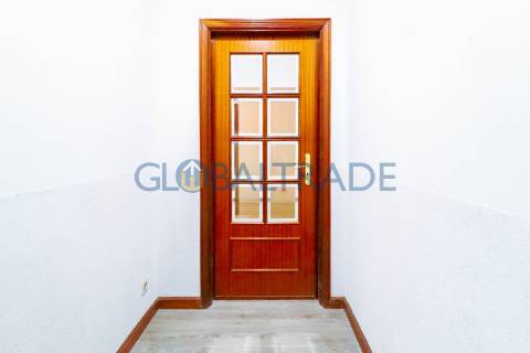 Apartamento T1 Renovado ao centro de Canelas