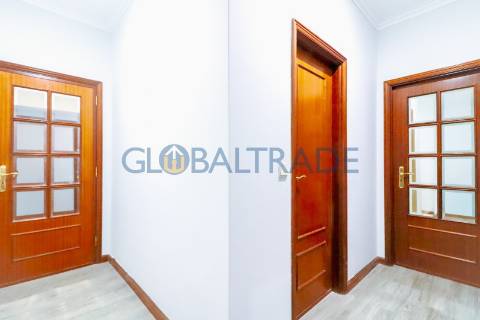 Apartamento T1 Renovado ao centro de Canelas