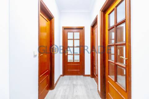 Apartamento T1 Renovado ao centro de Canelas