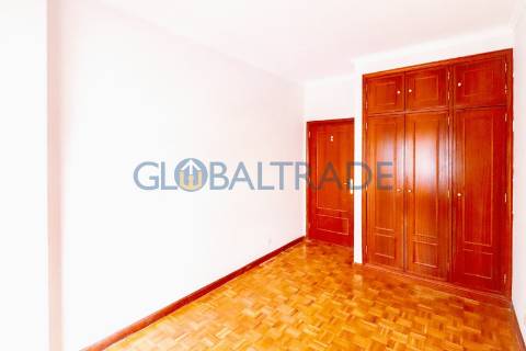 Apartamento T1 Renovado ao centro de Canelas