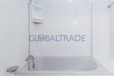 Apartamento T1 Renovado ao centro de Canelas