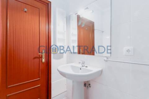 Apartamento T1 Renovado ao centro de Canelas