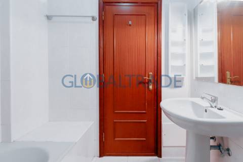 Apartamento T1 Renovado ao centro de Canelas