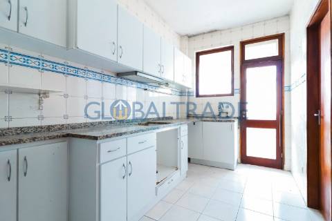 Duplex T5 na Constituição — Porto