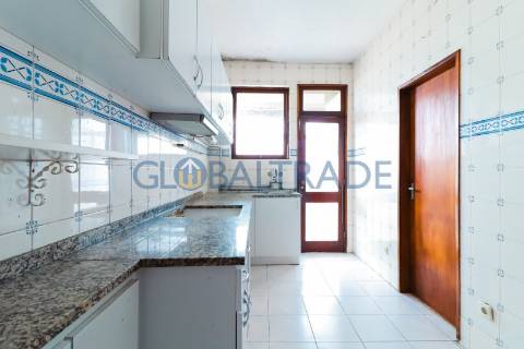 Duplex T5 na Constituição — Porto