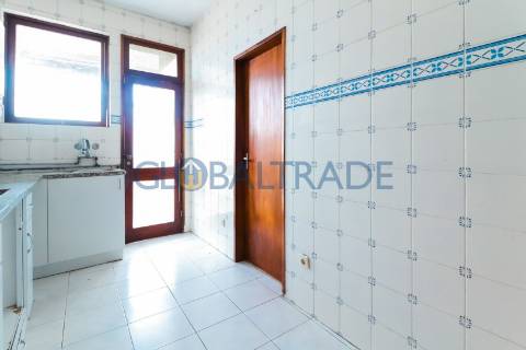 Duplex T5 na Constituição — Porto