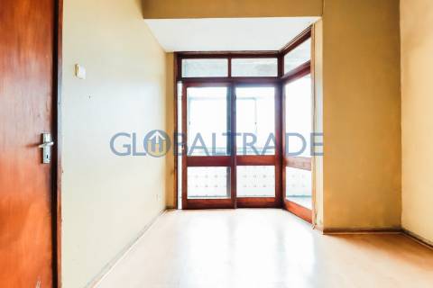 Duplex T5 na Constituição — Porto