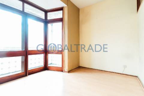 Duplex T5 na Constituição — Porto