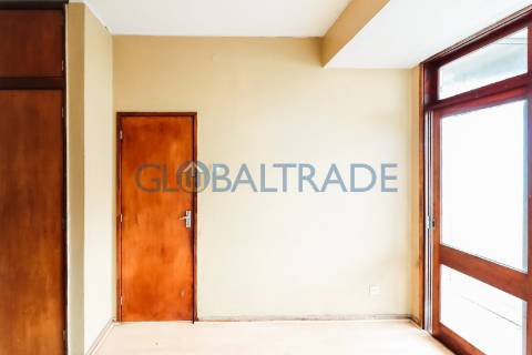 Duplex T5 na Constituição — Porto