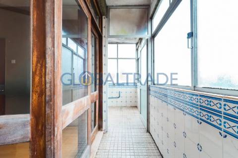 Duplex T5 na Constituição — Porto