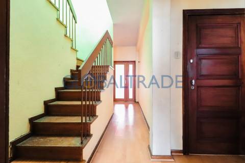 Duplex T5 na Constituição — Porto