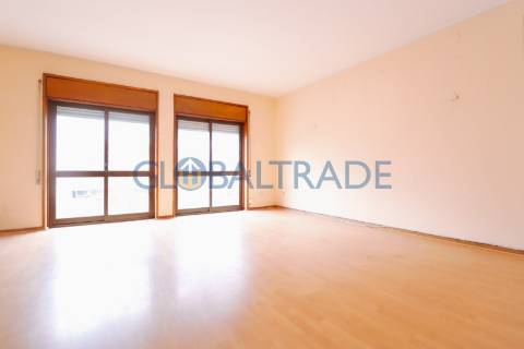 Duplex T5 na Constituição — Porto