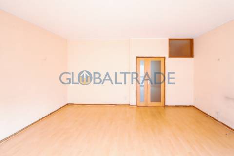 Duplex T5 na Constituição — Porto