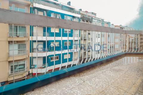 Duplex T5 na Constituição — Porto