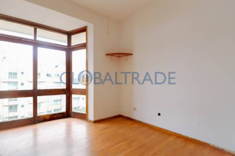 Duplex T5 na Constituição — Porto