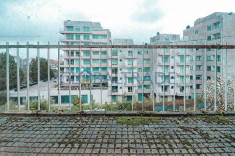 Duplex T5 na Constituição — Porto