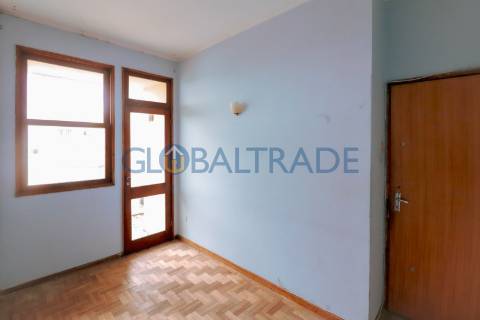 Duplex T5 na Constituição — Porto