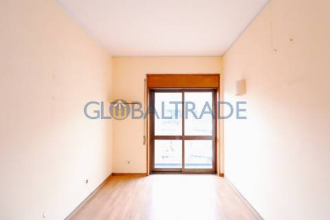 Duplex T5 na Constituição — Porto