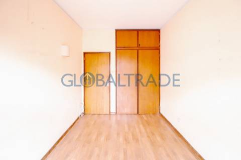 Duplex T5 na Constituição — Porto