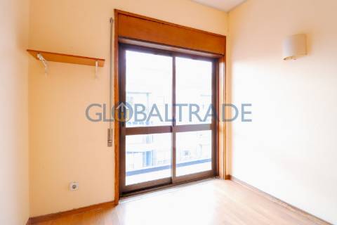 Duplex T5 na Constituição — Porto