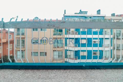 Duplex T5 na Constituição — Porto