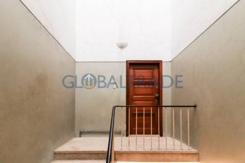 Duplex T5 na Constituição — Porto