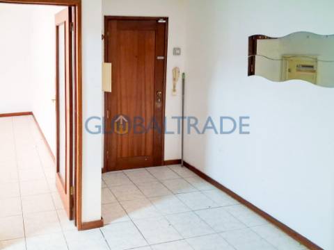 Apartamento T3 Renovado em Baguim do Monte