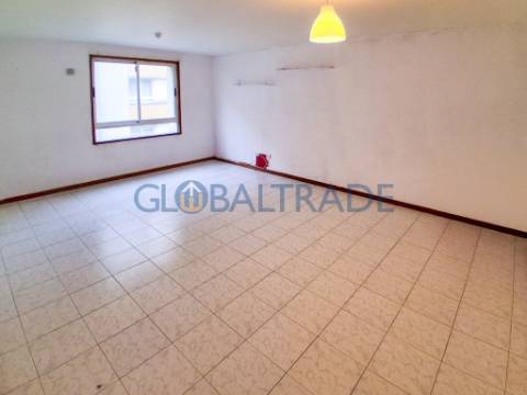 Apartamento T3 Renovado em Baguim do Monte