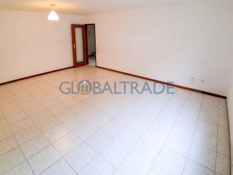 Apartamento T3 Renovado em Baguim do Monte