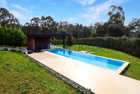 Moradia T5 com Piscina Privativa na Quinta das Luzes – Jovim