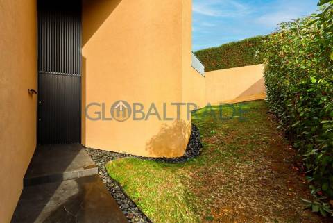 Moradia T5 com Piscina Privativa na Quinta das Luzes – Jovim