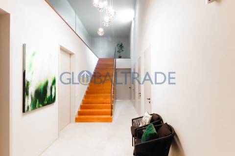 Moradia T5 com Piscina Privativa na Quinta das Luzes – Jovim